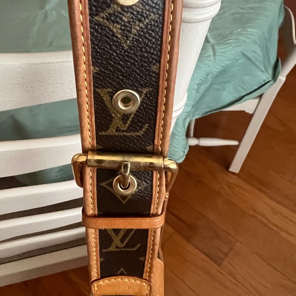 Louis Vuitton Green Interior Monogram Crossbody - Picture 8 of 10